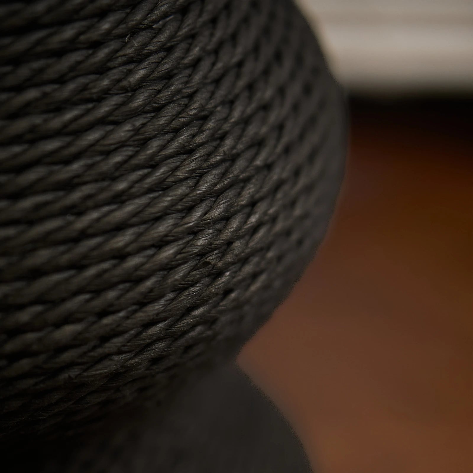 Coral Scratch Post | Black