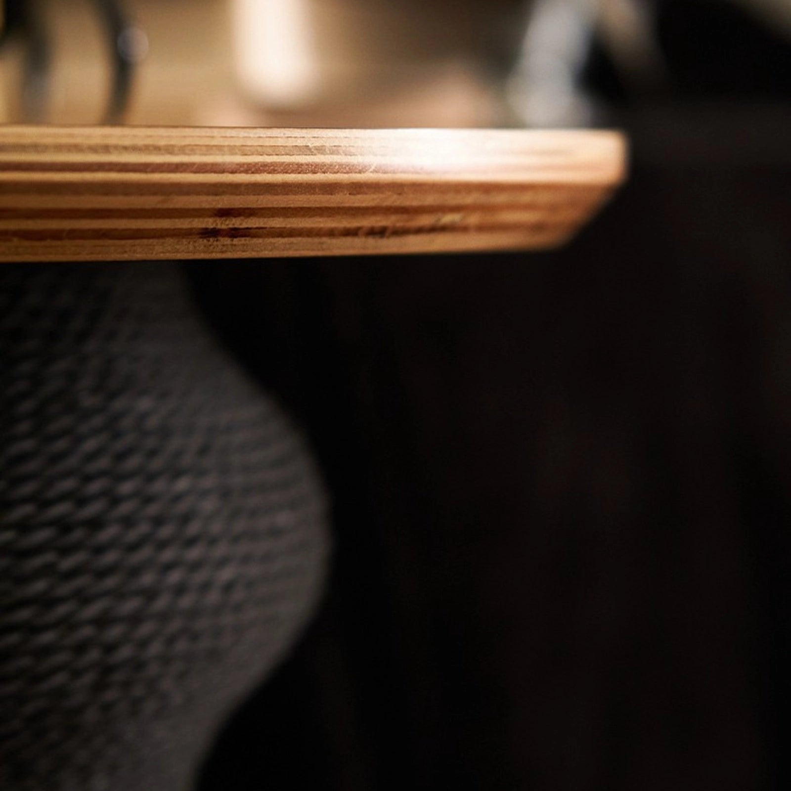 Coral Scratch Table | Black