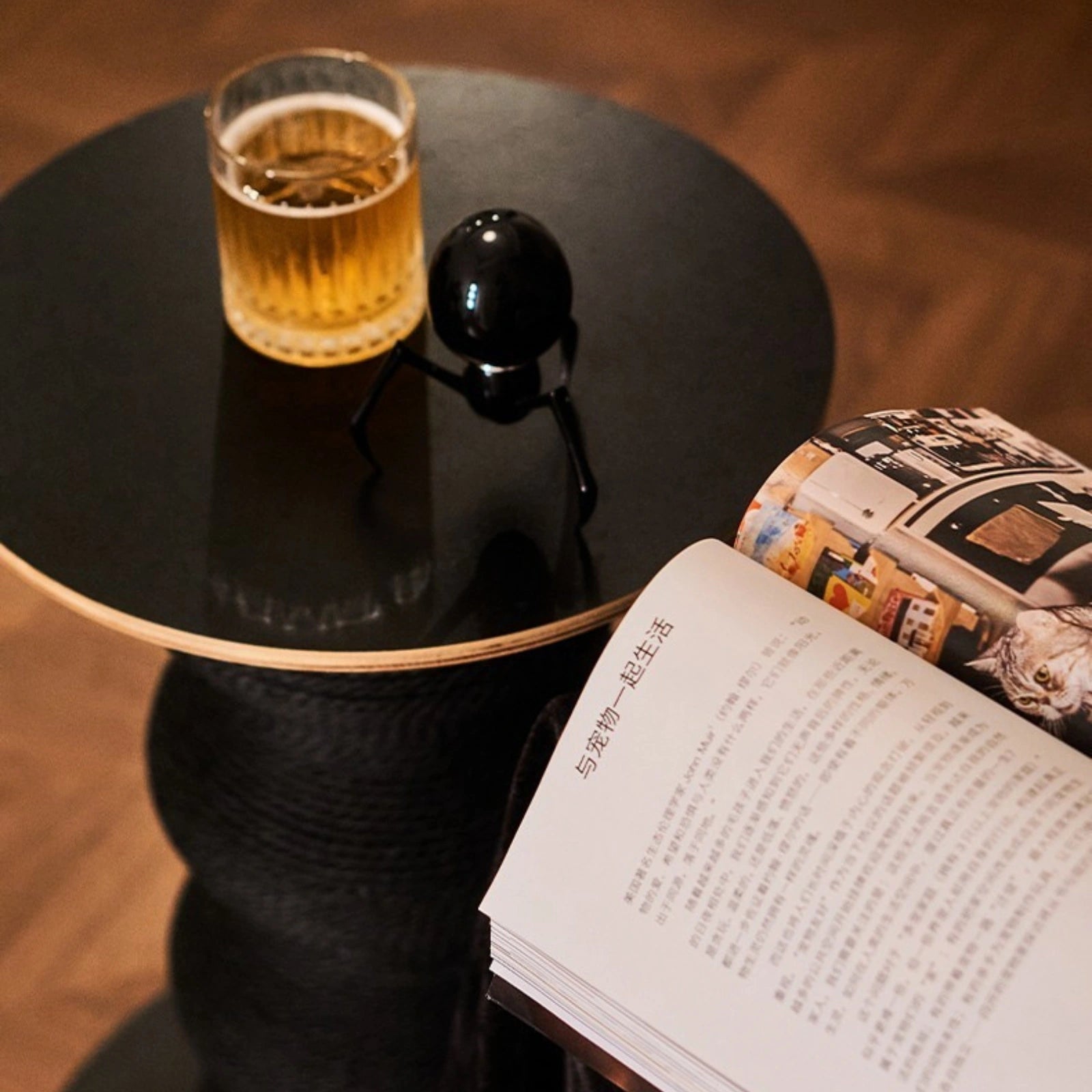 Coral Scratch Table | Black