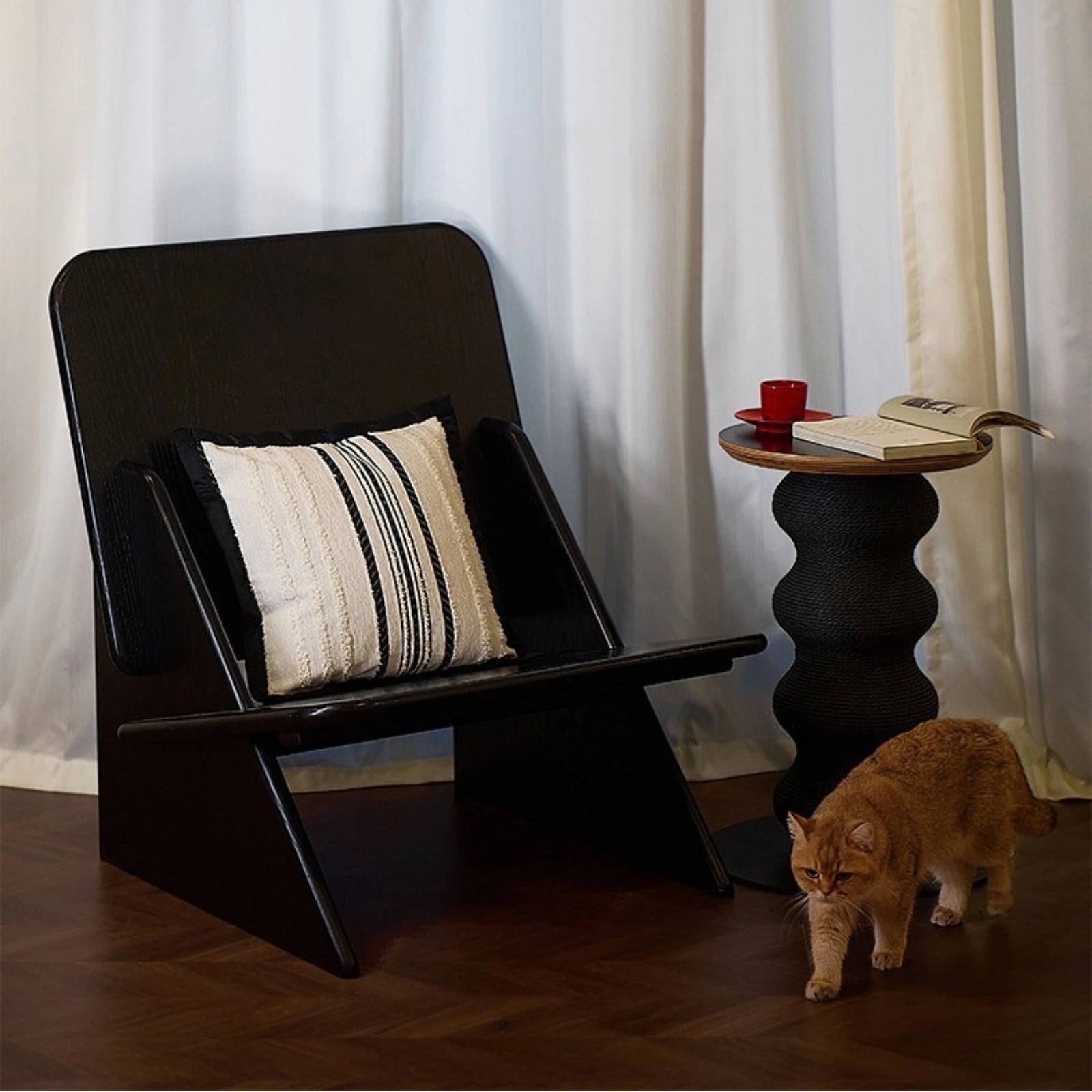 Coral Scratch Table | Black