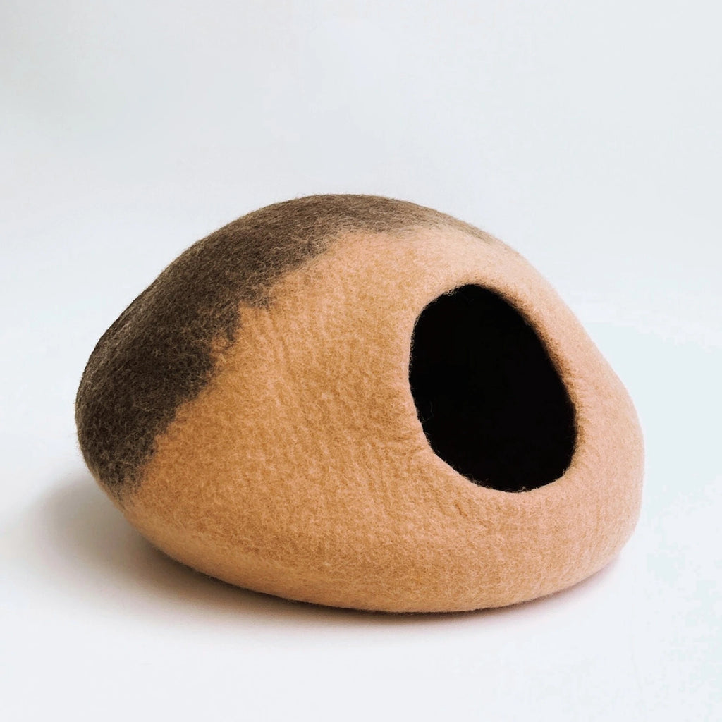 A Chestnut | Natural Wool Felt Cat Cave