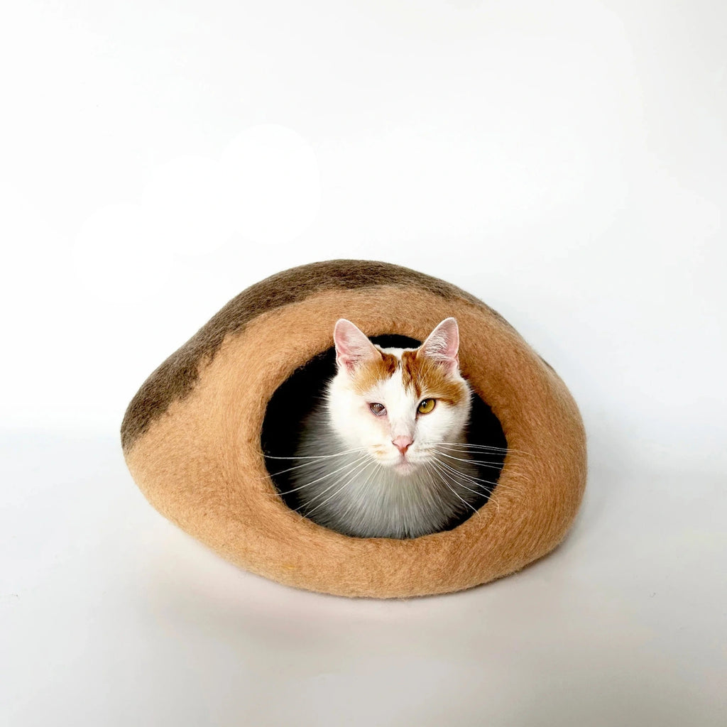 A Chestnut | Natural Wool Felt Cat Cave