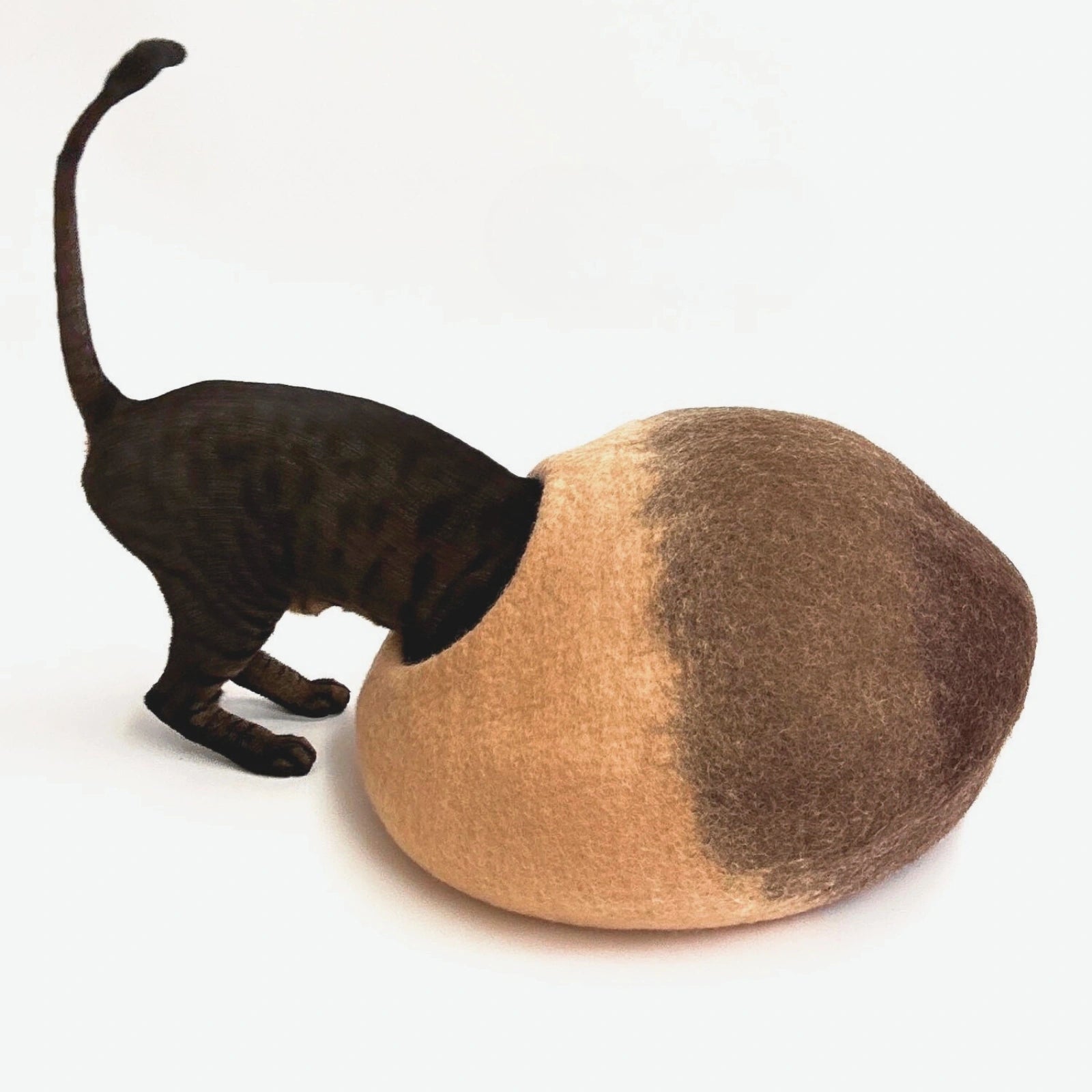 A Chestnut | Natural Wool Felt Cat Cave