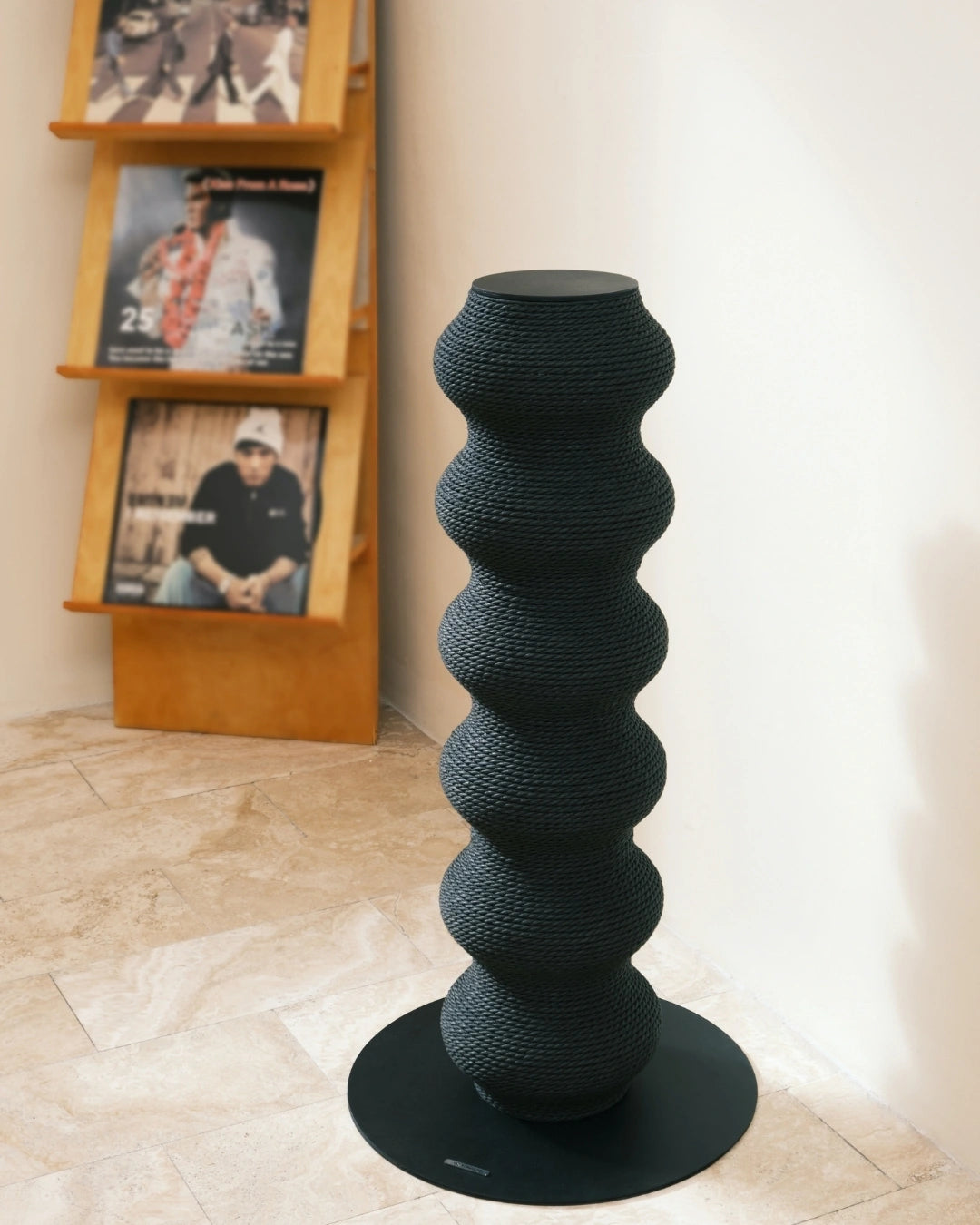 Coral Scratch Post | Black