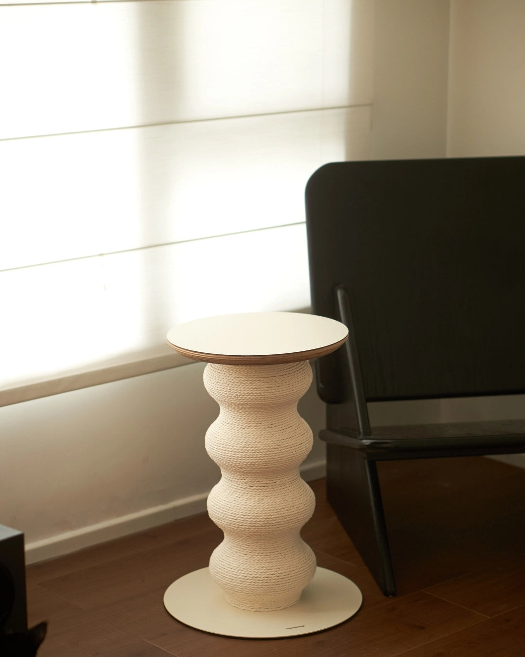Coral Scratch Table | White