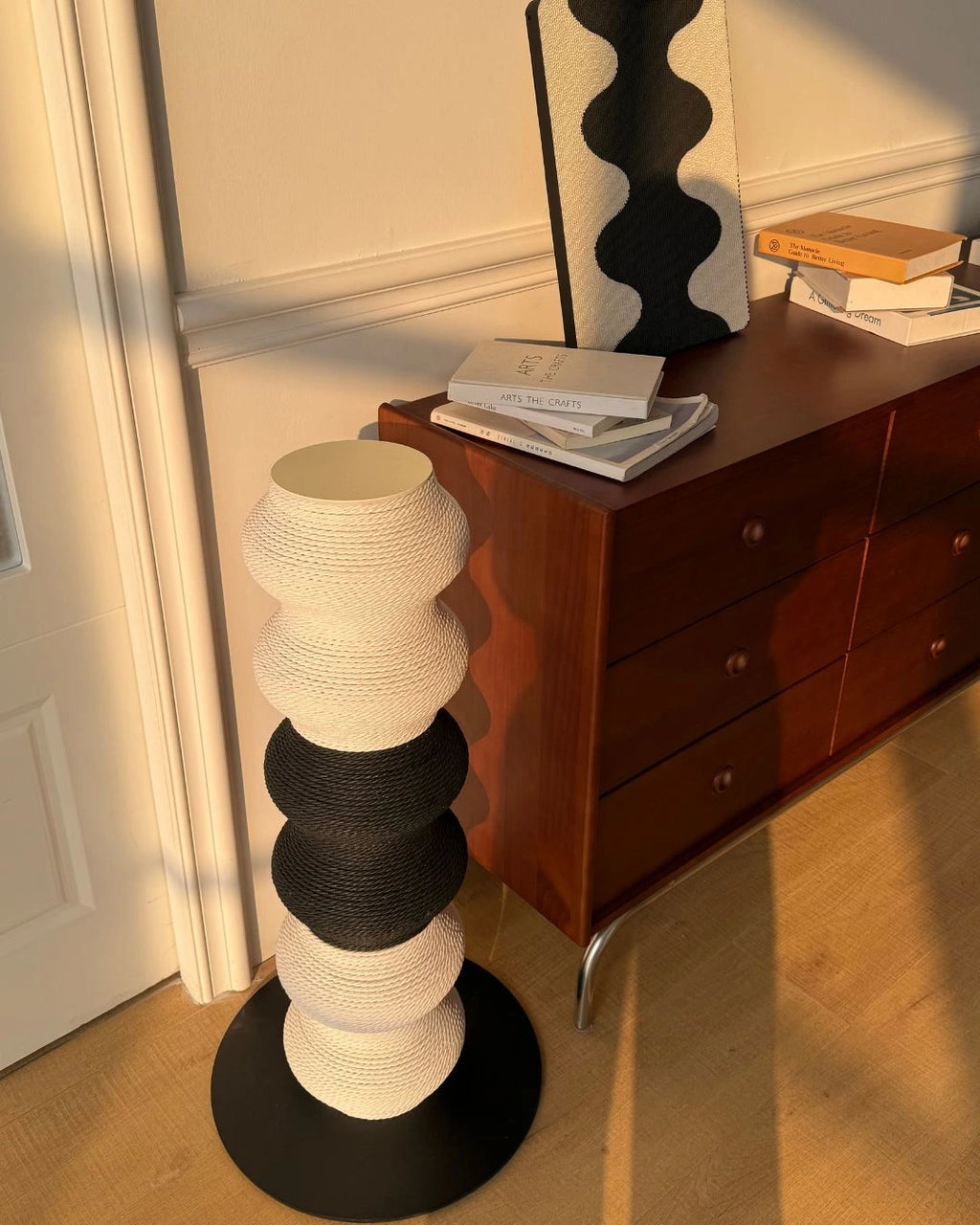 Coral Scratch Post | Black + White