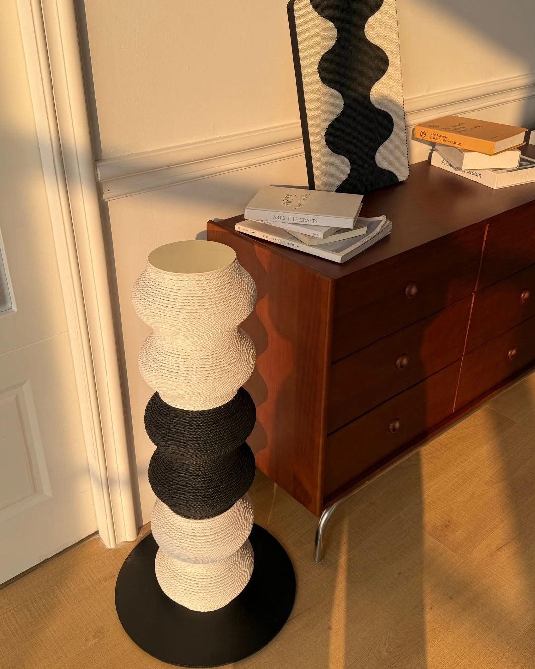 Coral Scratch Post | Black + White