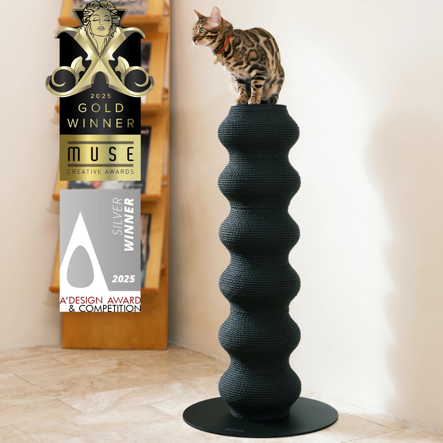 Coral Scratch Post | Black