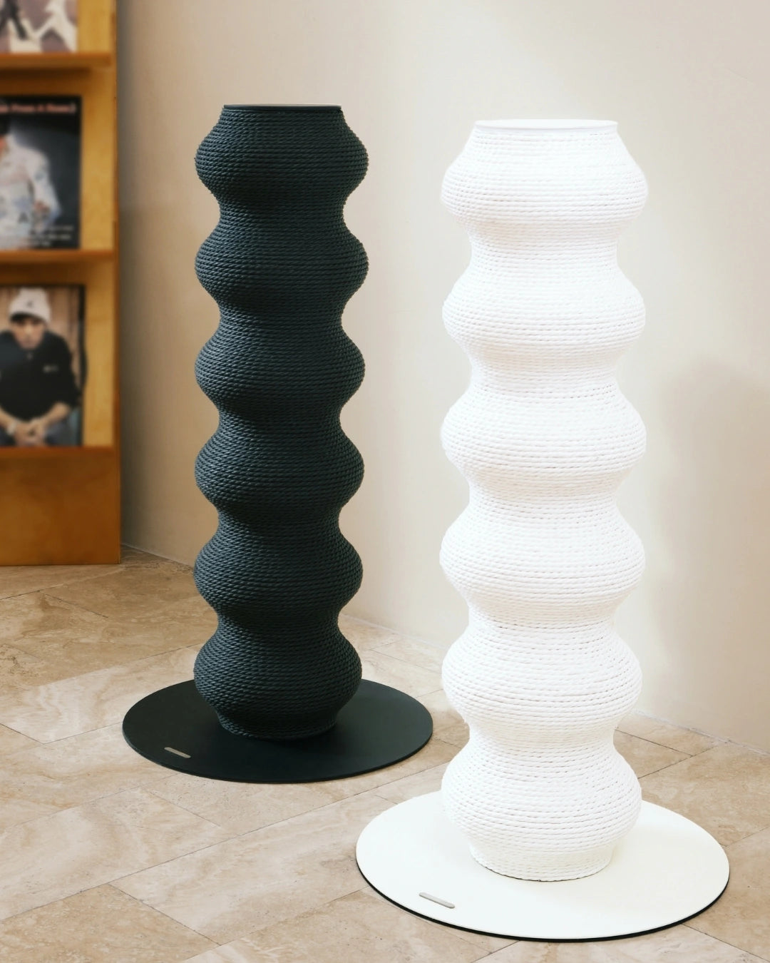 Coral Scratch Post | Black