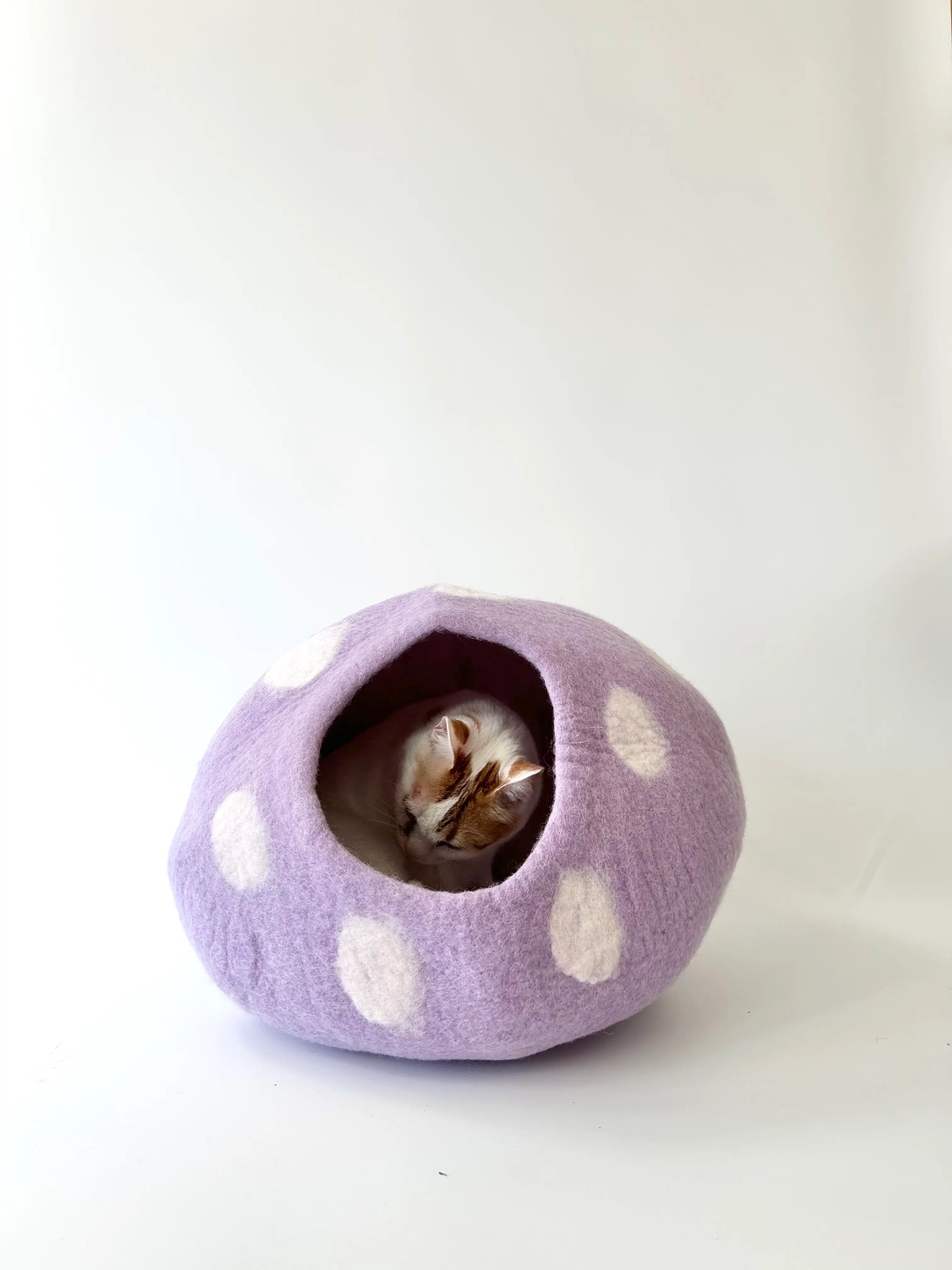 Taro Bobo | Natural Wool Felt Cat Cave