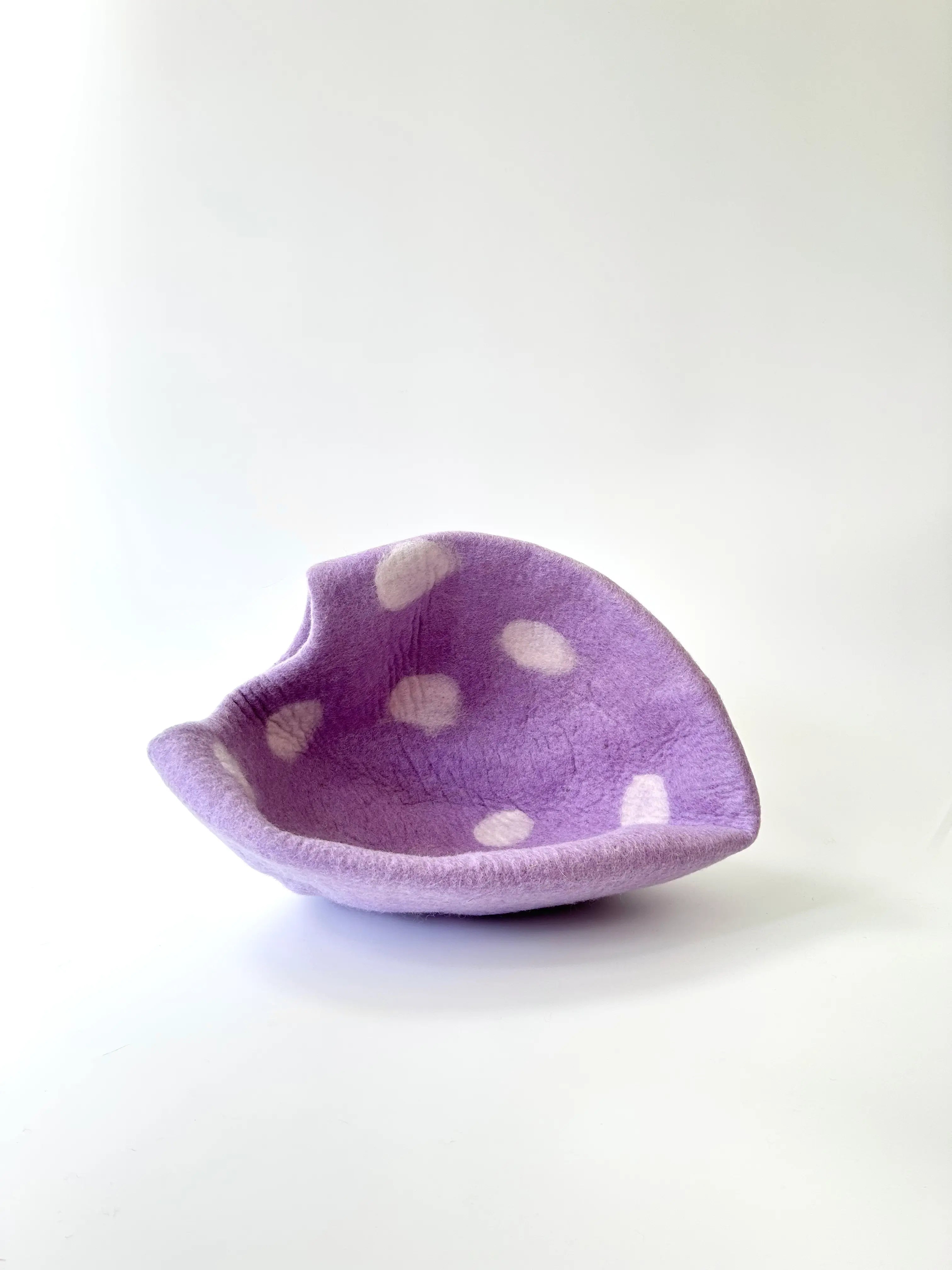 Taro Bobo | Natural Wool Felt Cat Cave